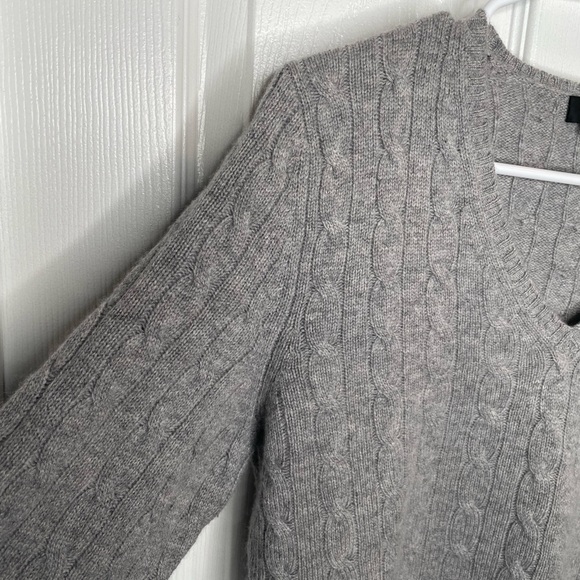 Lord & Taylor 100% Cashmere Cable Knit Sweater Comfy Cozy Quiet Luxury in Gray L - Picture 5 of 9